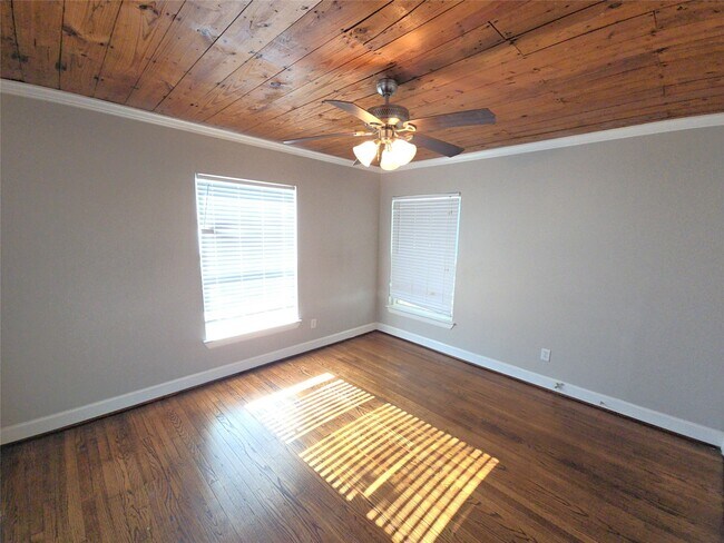 Building Photo - 210 Olive Ave