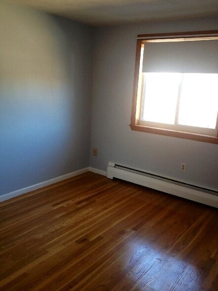 Lg bedroom w/hw floors and nice sized closet - 4 Albert Dr