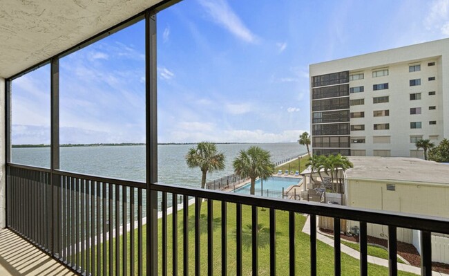 Building Photo - 200 S Sykes Creek Pkwy