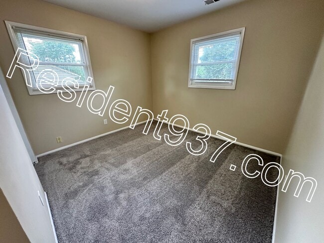 Building Photo - 3 Bed 1 Bath Home