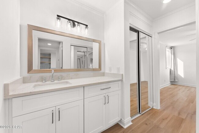 Building Photo - 4726 Bay Point Rd