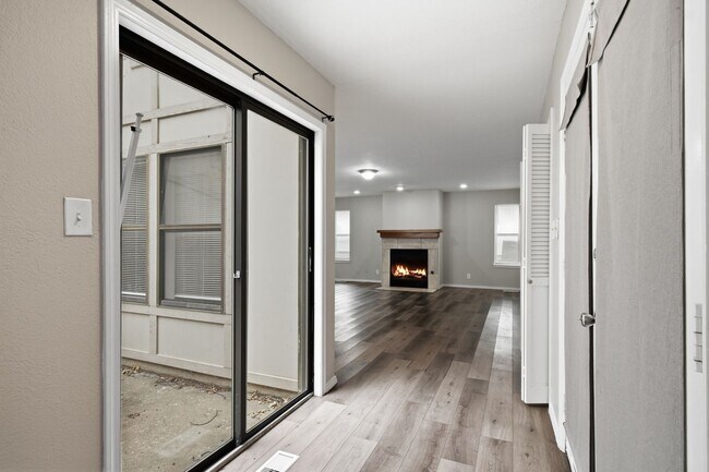 Building Photo - 6518/6520 E 90th St Duplex