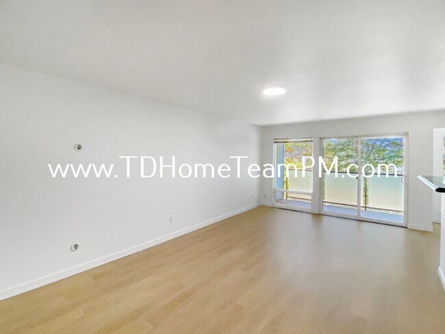 Building Photo - "Chic 2-Bed Condo with Scenic Views & Gran...