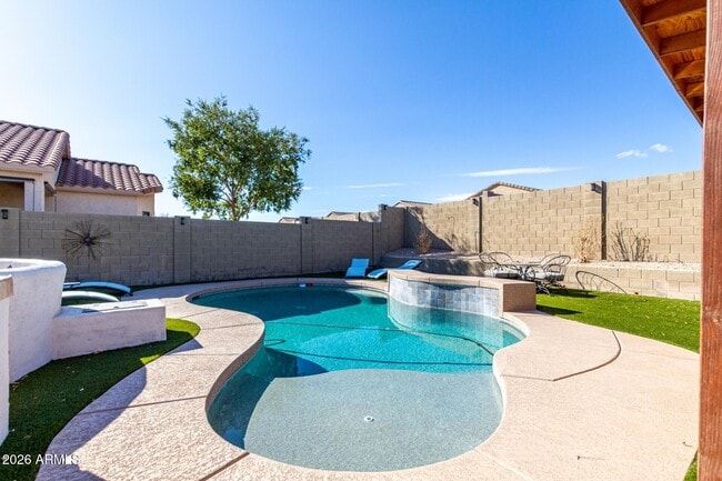 Building Photo - 18452 El Amancer