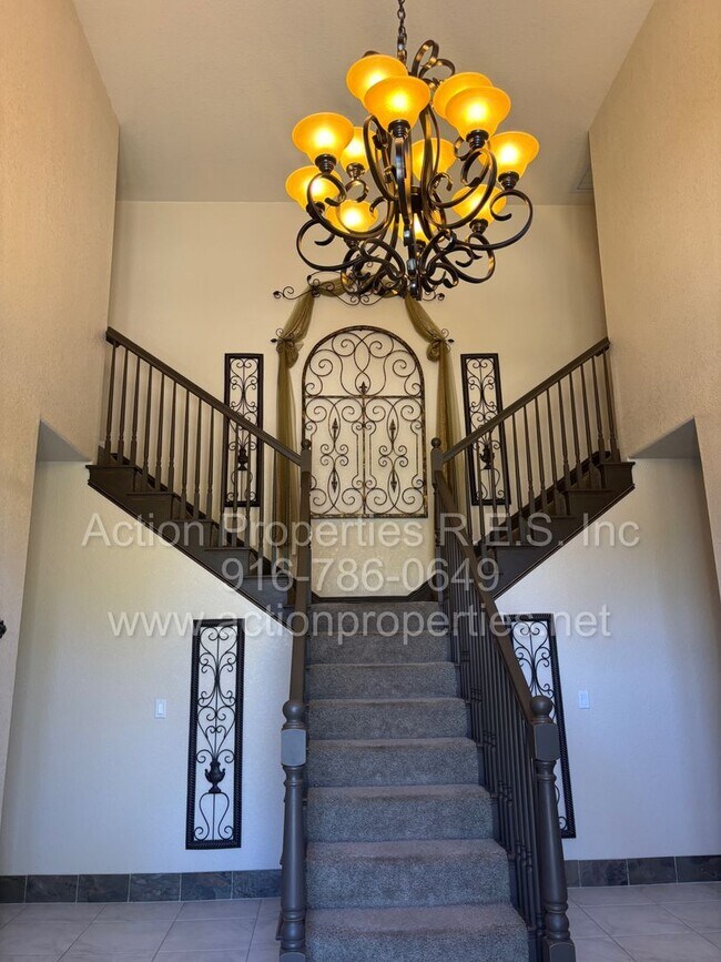 Building Photo - Gorgeous Furnished Villa Tree Lake Village Area - 4 Bed, 3.5 Bath - Beautiful Views - Spacious Pr...