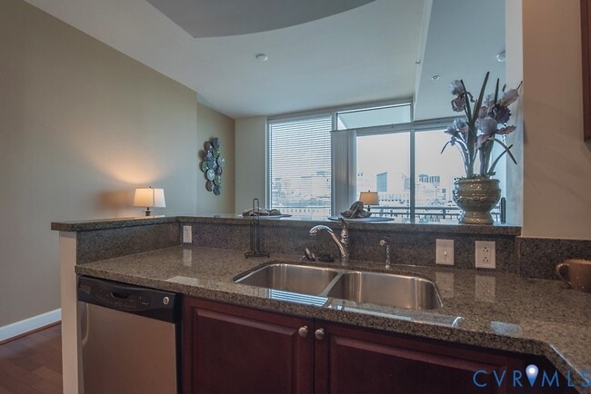 Building Photo - 301 Virginia St