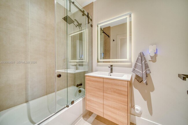 Building Photo - 1940 SW 32nd Pl