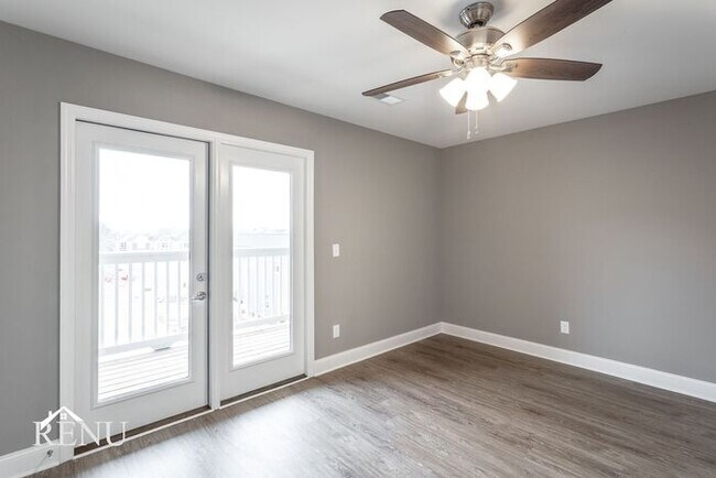 Building Photo - 2374 E 18th Street Pl