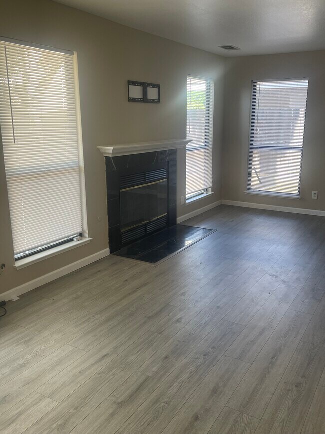 Building Photo - 2524 Garlandwood Dr