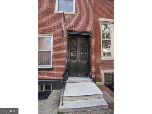 Building Photo - 305 S 11th St