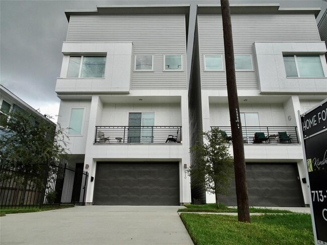 Building Photo - 2110 Live Oak St