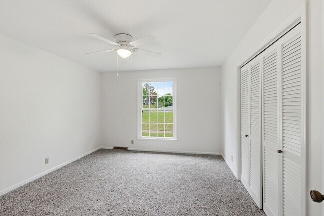 Building Photo - 213 Rising Sun Ln