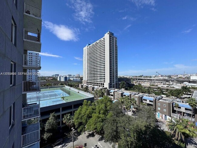 Building Photo - 800 N Miami Ave