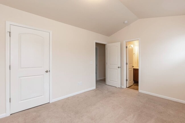 Building Photo - Move In Ready Lillington Home!