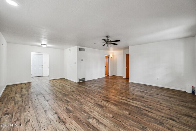 Building Photo - 430 W 3rd St