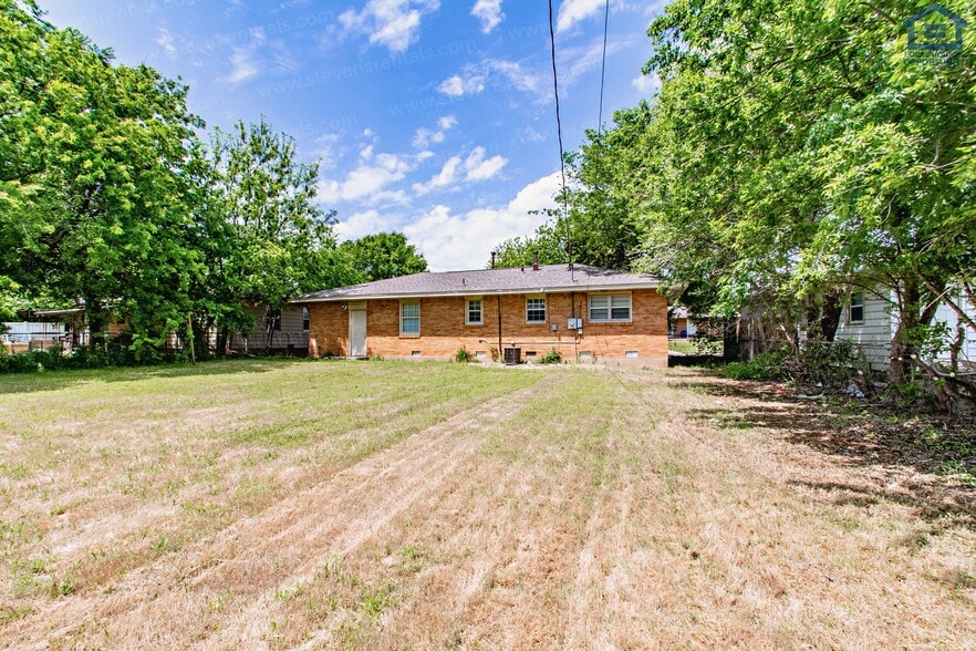 Building Photo - 2610 NW Lindy Ave