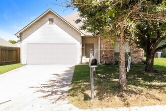 Building Photo - 8584 Dover Dr