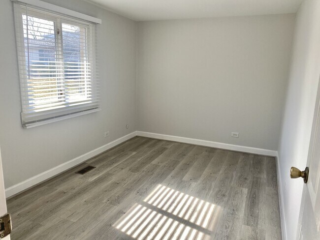 Building Photo - 214 Barcliffe Ln