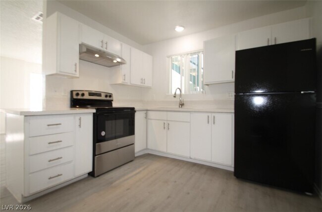 Building Photo - 921 Snug Harbor St