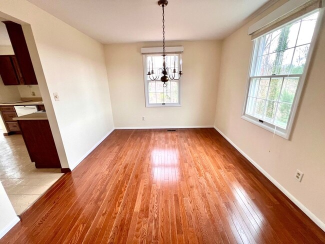 Building Photo - Beautiful Home - 3 Bedroom 2.5 Bathroom - ...