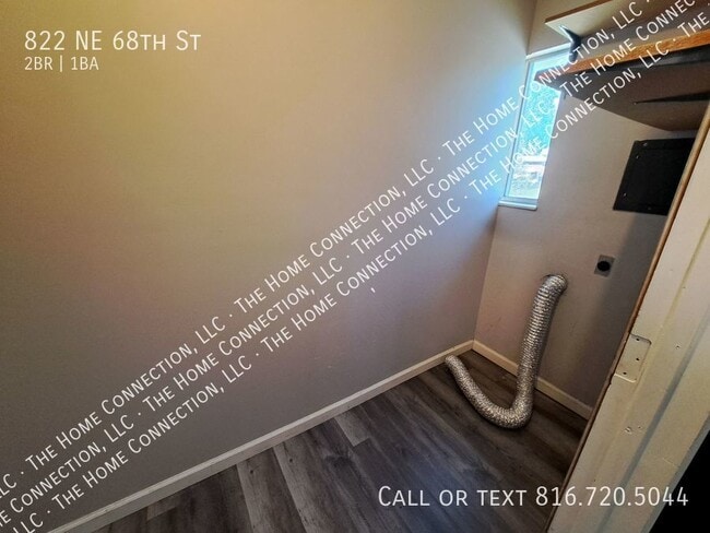 Building Photo - Recently Updated 2 Bed / 1 Bath Townhouse ...