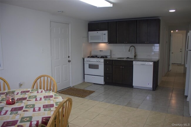 Building Photo - 1069 Callahan St