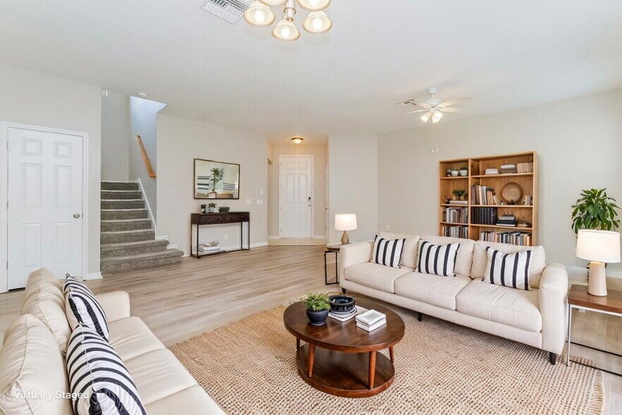 Building Photo - 9121 Lantern Oak Way