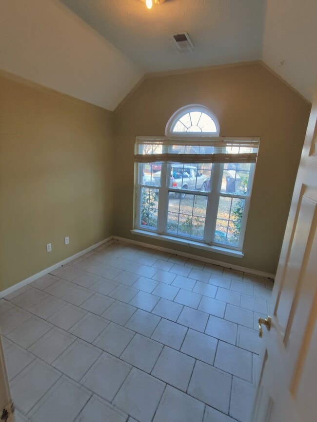 Building Photo - 105 Gym Cir