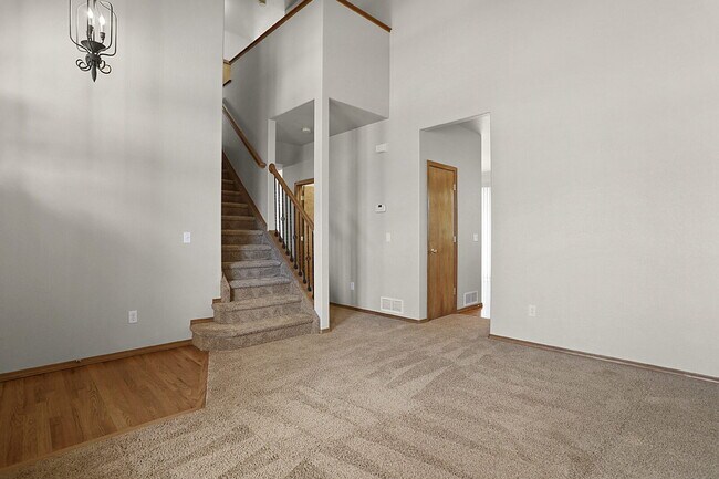 Building Photo - Move-In Ready 3-Bedroom Two-Story in Power...