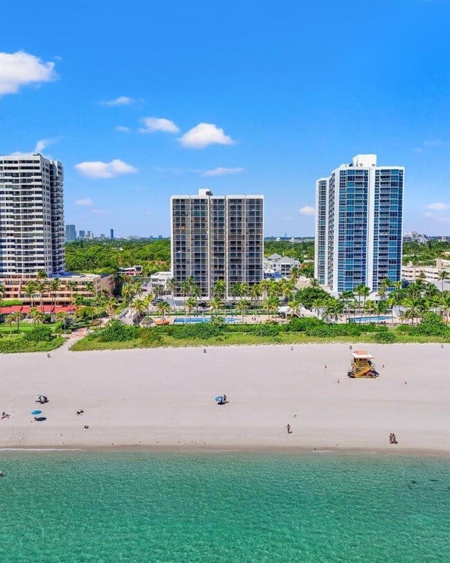 Building Photo - 2625 Collins Ave