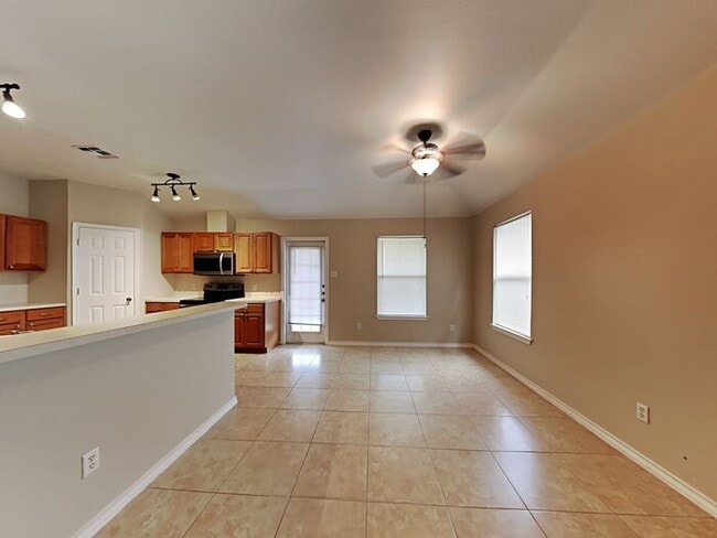 Building Photo - No Application Fees* $500 off 1st Months R...