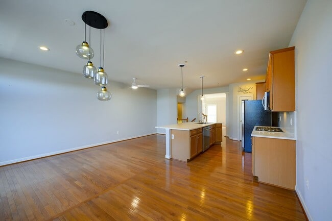 Building Photo - Luxury Living in the Villages of Urbana