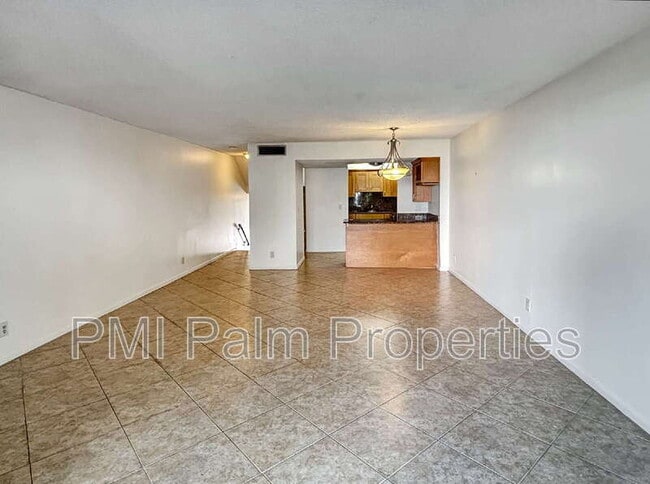 Building Photo - 390 Golfview Rd