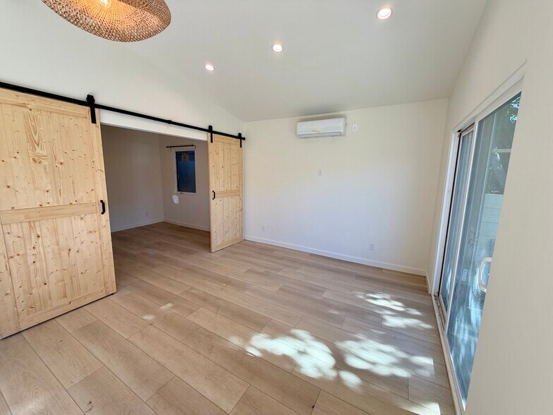 Building Photo - 16159 Hartsook St