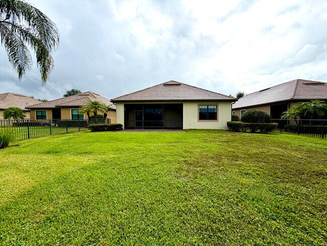 Building Photo - 2905 Siena Cir