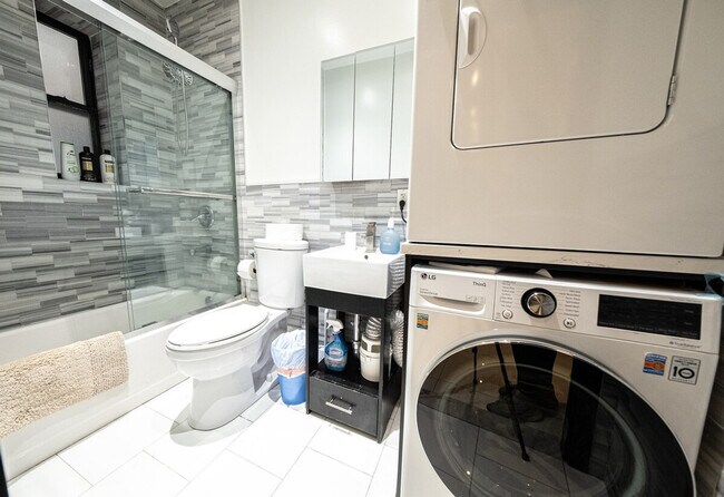 Building Photo - 5 W 101st St