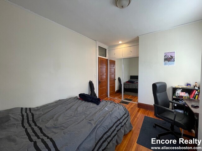 Building Photo - 56 Hobson St