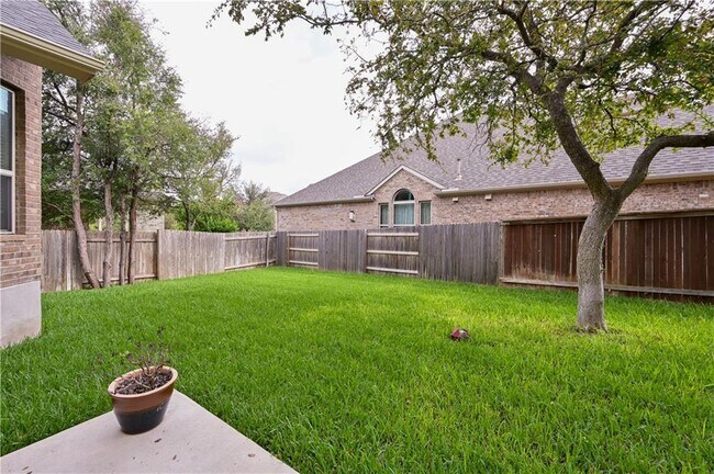 Building Photo - 100 Lake Mineral Wells Dr
