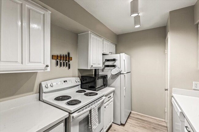 Building Photo - 2601 S Braeswood Blvd