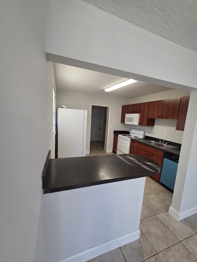 Building Photo - 5751 SW 37th St