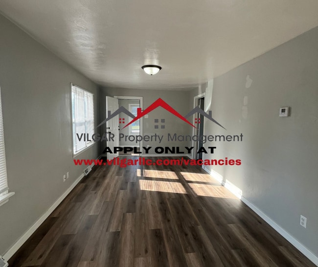 Building Photo - Spacious 3 Bedrooms, 1 Bath home in Highla...