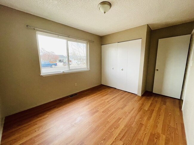 Building Photo - 1041 Warwick Ave