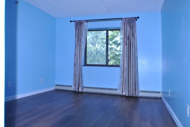 Building Photo - 209 Riverview Ave