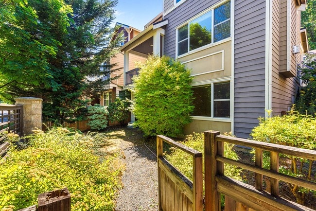 Building Photo - 516 Lingering Pine Dr NW