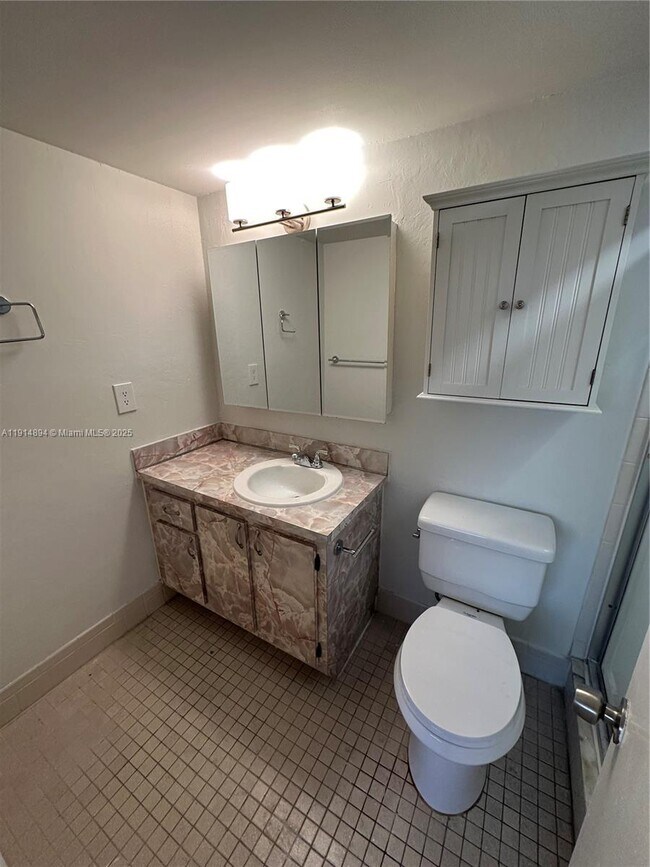 Building Photo - 311 SE 3rd St