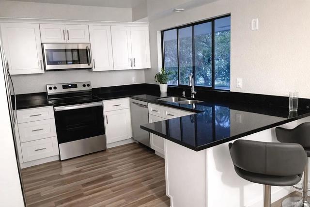 Building Photo - 2537 Navarra Dr