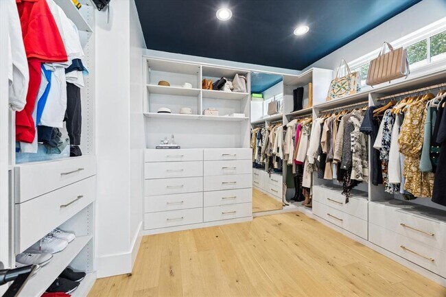 Building Photo - 5000 Creek Meadow