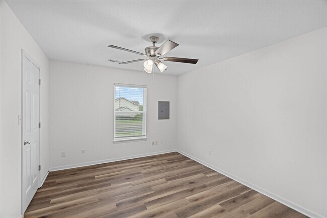 Building Photo - 3503 La Mesa Dr