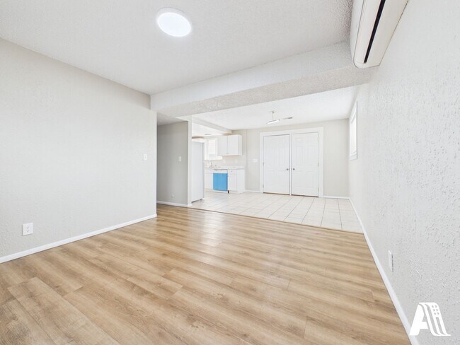 Building Photo - 967 W 2000 N