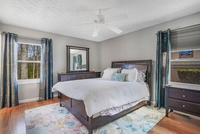 Building Photo - 306 Happy Creek Rd